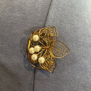 Elegant Gold Leaf Brooch with Pearls